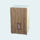 Cajón flamenco amateur modelo Malagueña con acabado en laca natural.