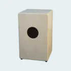 Cajón flamenco amateur modelo Malagueña con acabado en laca natural.
