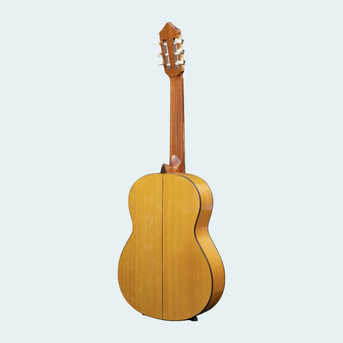 Guitarra Flamenca modelo Cádiz de madera, sonido brillante y percusivo, ideal para músicos flamencos.