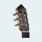 Guitarra Flamenca modelo Granada de madera, con sonido profundo y brillante, ideal para músicos flamencos.
