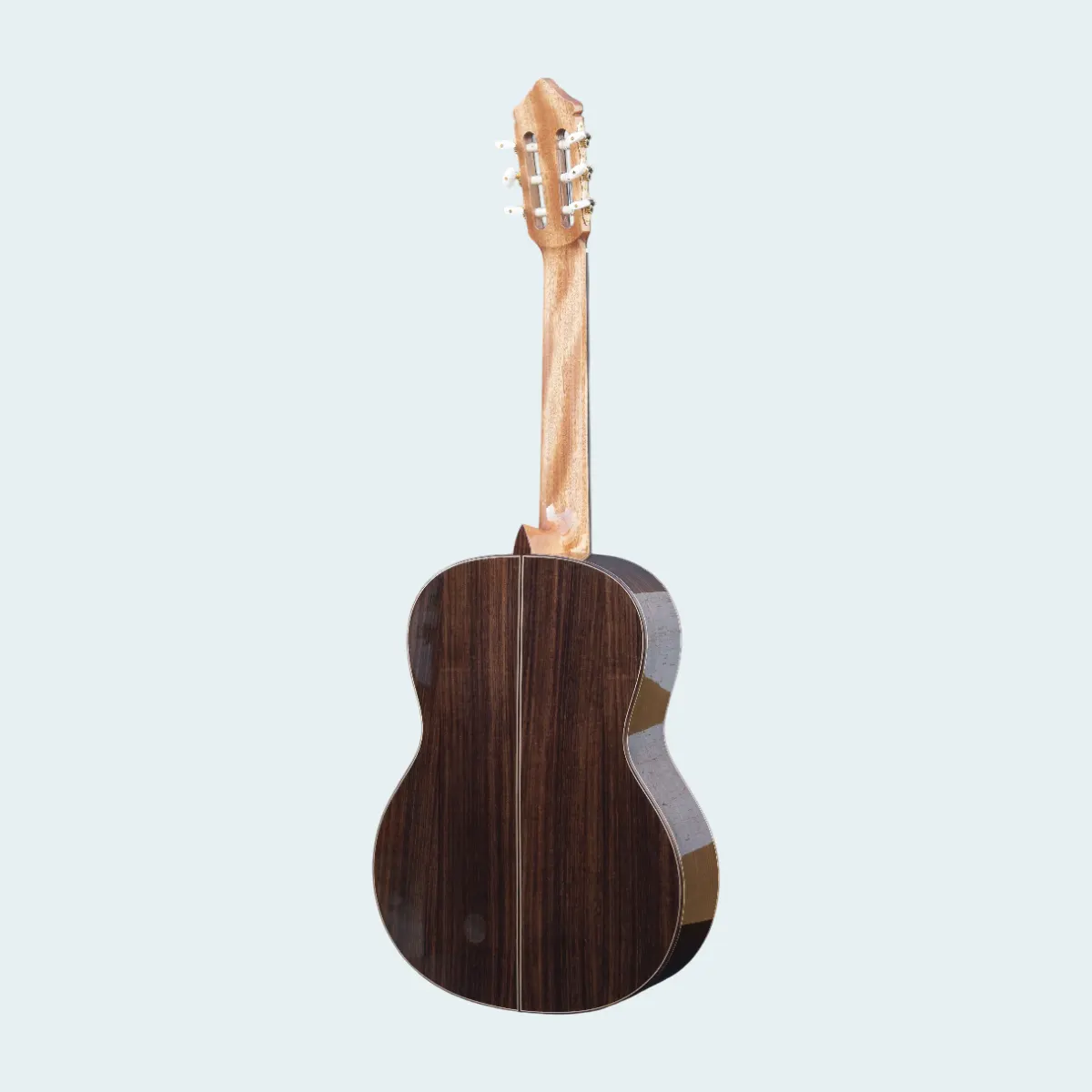 Guitarra Flamenca Modelo Granada de madera, con sonido profundo y brillante, ideal para músicos flamencos.