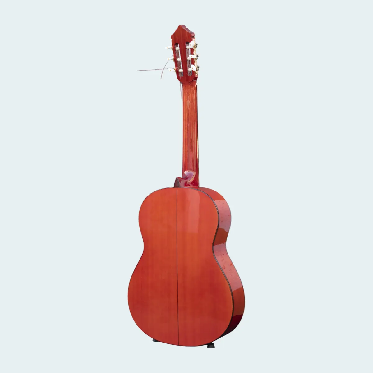 Guitarra Flamenca modelo Sevilla de madera, con sonido potente y equilibrado, ideal para interpretación flamenca.